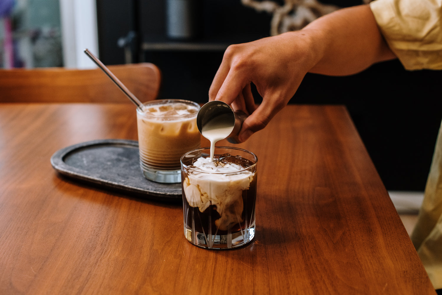 Présentoir à gâteau rond en bois d'acacia avec dôme en verre Libbey –  Libbey Shop