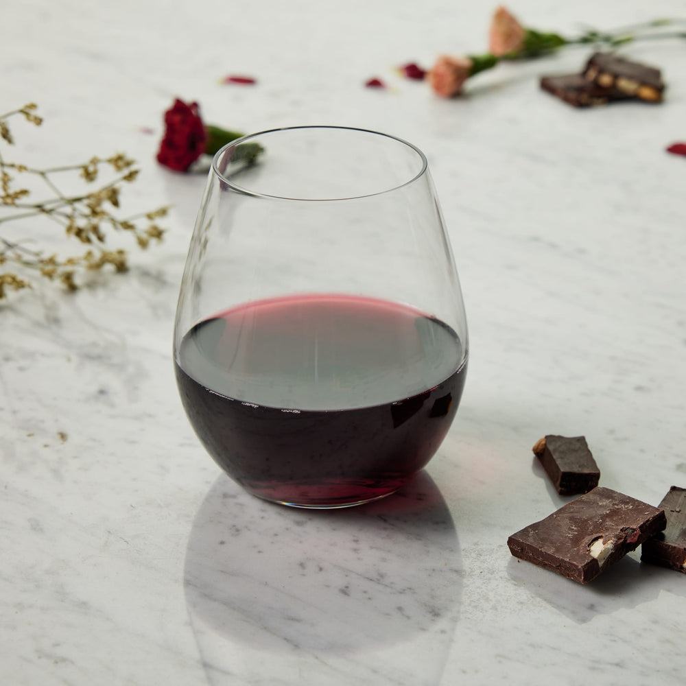 18-ounce capacity is perfect for red, white, or rosé wines, as well as cocktails and chilled drinks.