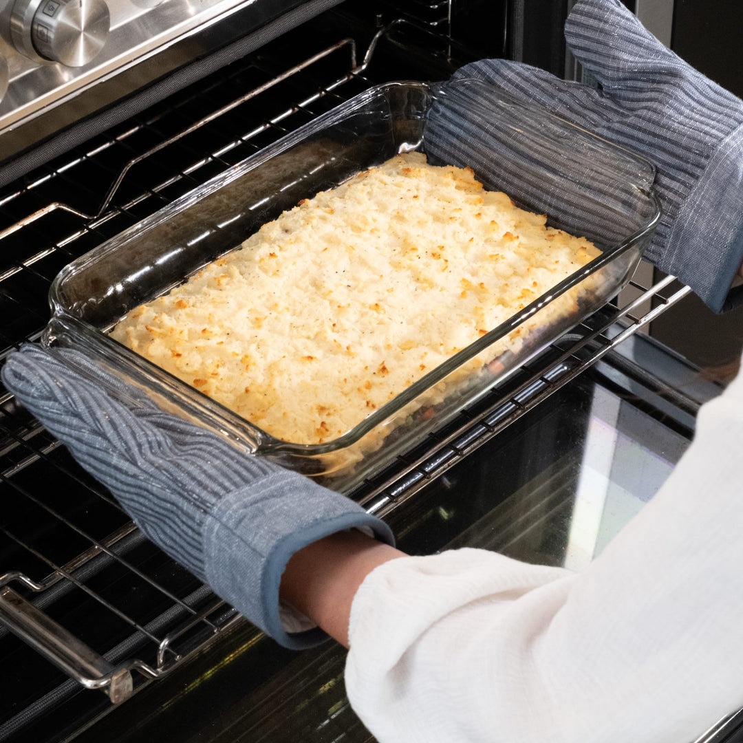 Plastic lids are hand wash recommended and ideal for keeping leftovers fresh in the fridge or freezer.