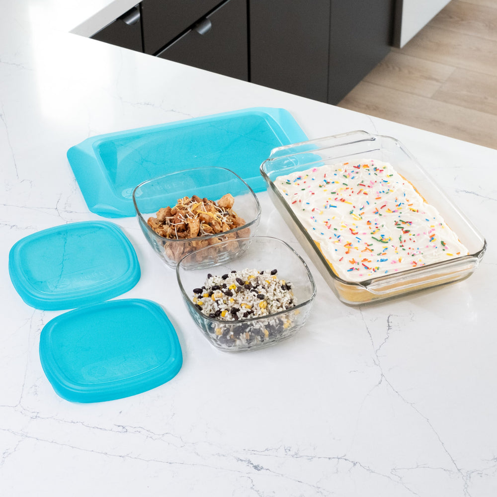 Multifunctional design lets you prep, bake, serve, store, reheat, and serve again in the same dish.