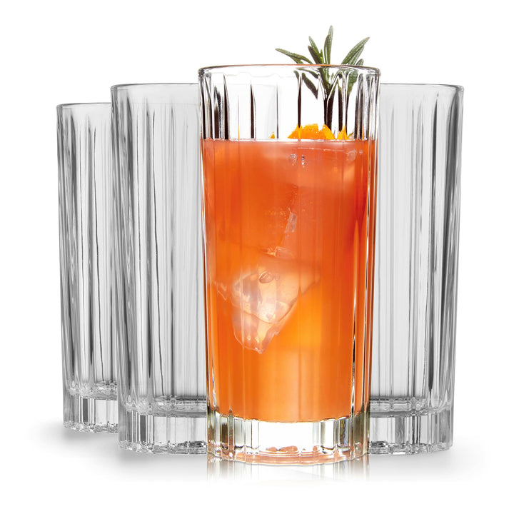 Serve cocktails, soda and non-alcoholic mixed drinks in this tumbler featuring a timeless cut-glass design