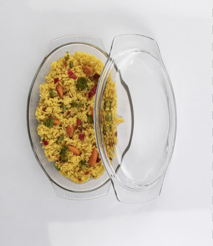 Includes 1, 1.6-quart glass oval casserole with glass cover