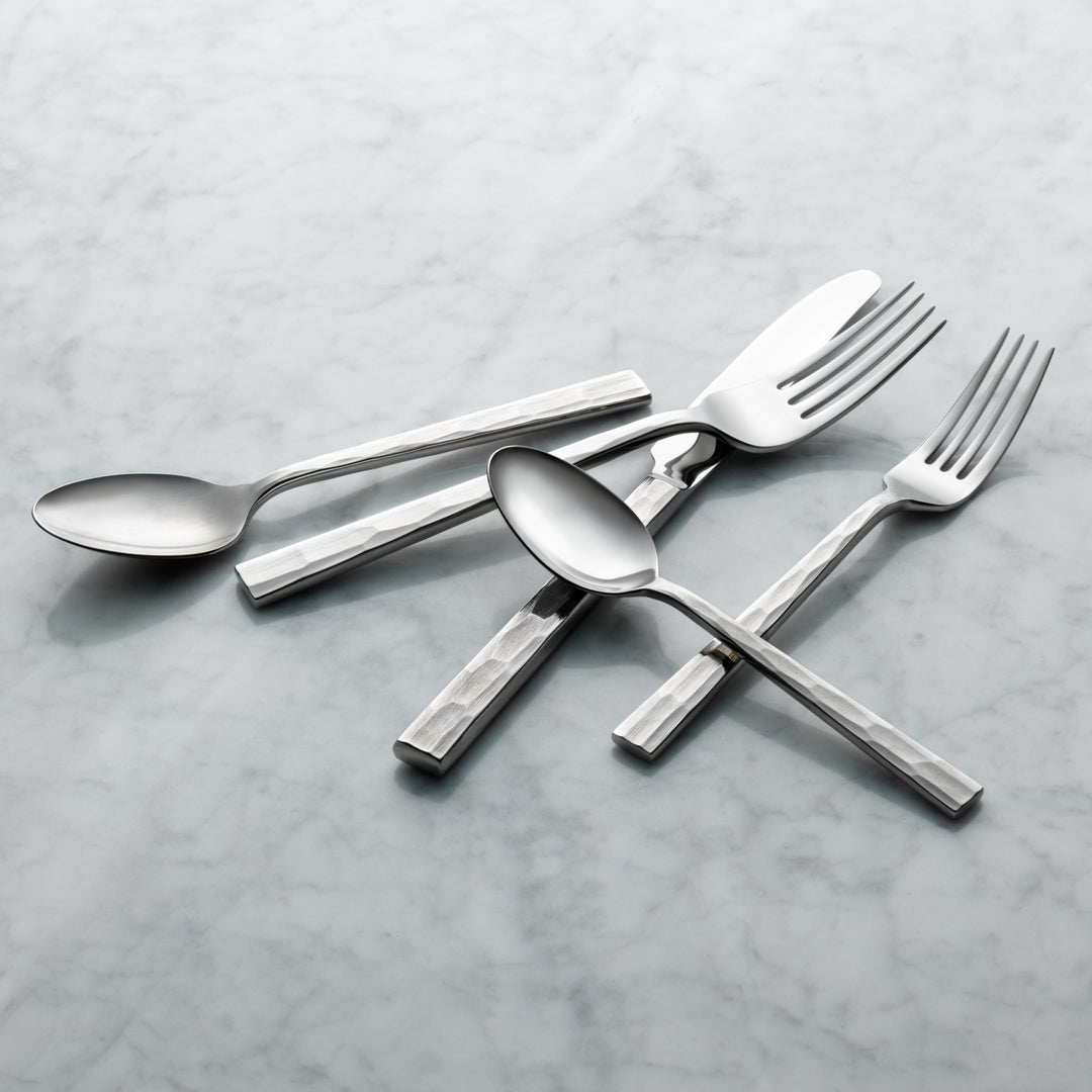 Two-sided handle design is featured on both top and bottom
