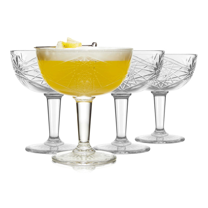 Serve sparkling beverages, cocktails and non-alcoholic mixed drinks in this coupe glass featuring classic hob and star design