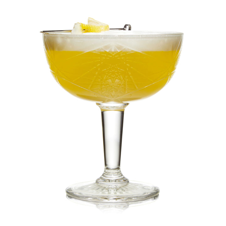 Serve sparkling beverages, cocktails and non-alcoholic mixed drinks in this coupe glass featuring classic hob and star design