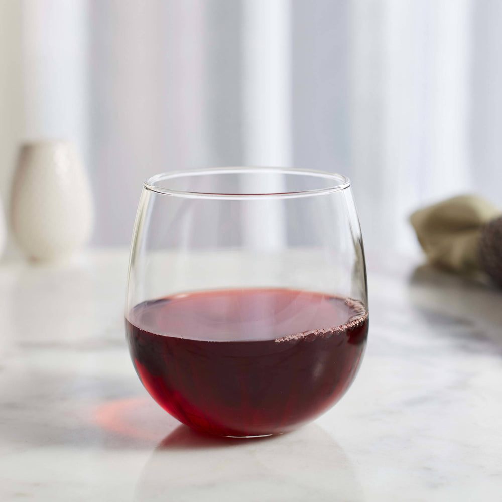 Generous bowl enhances red wine's aroma and flavor and keeps guests' glasses filled longer