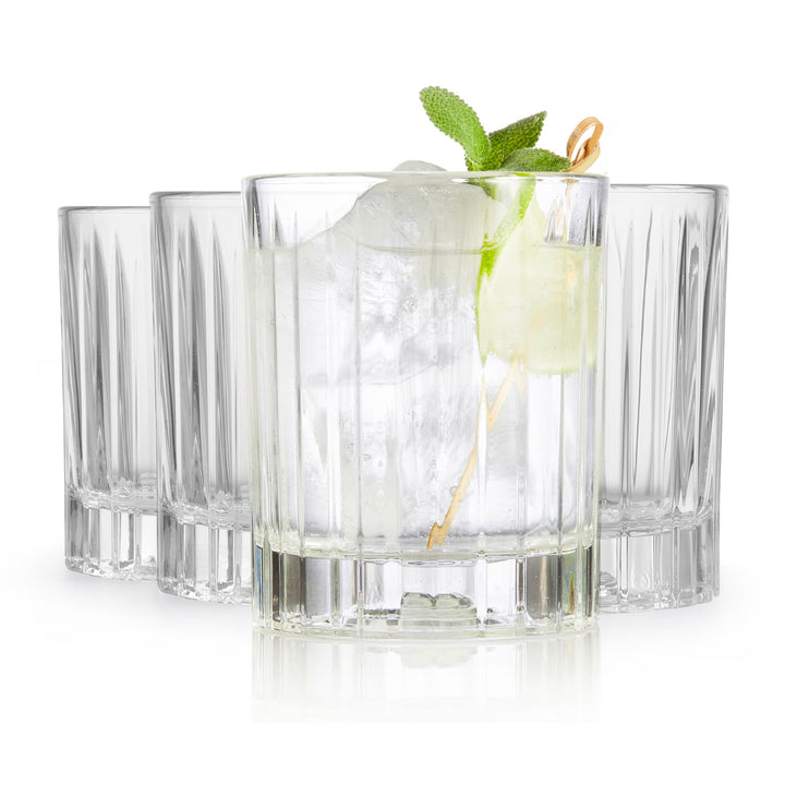 Serve cocktails, spirits and non-alcoholic mixed drinks in this double old-fashioned glass featuring a timeless cut-glass design