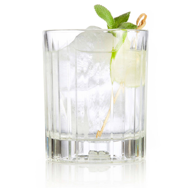 Serve cocktails, spirits and non-alcoholic mixed drinks in this double old-fashioned glass featuring a timeless cut-glass design